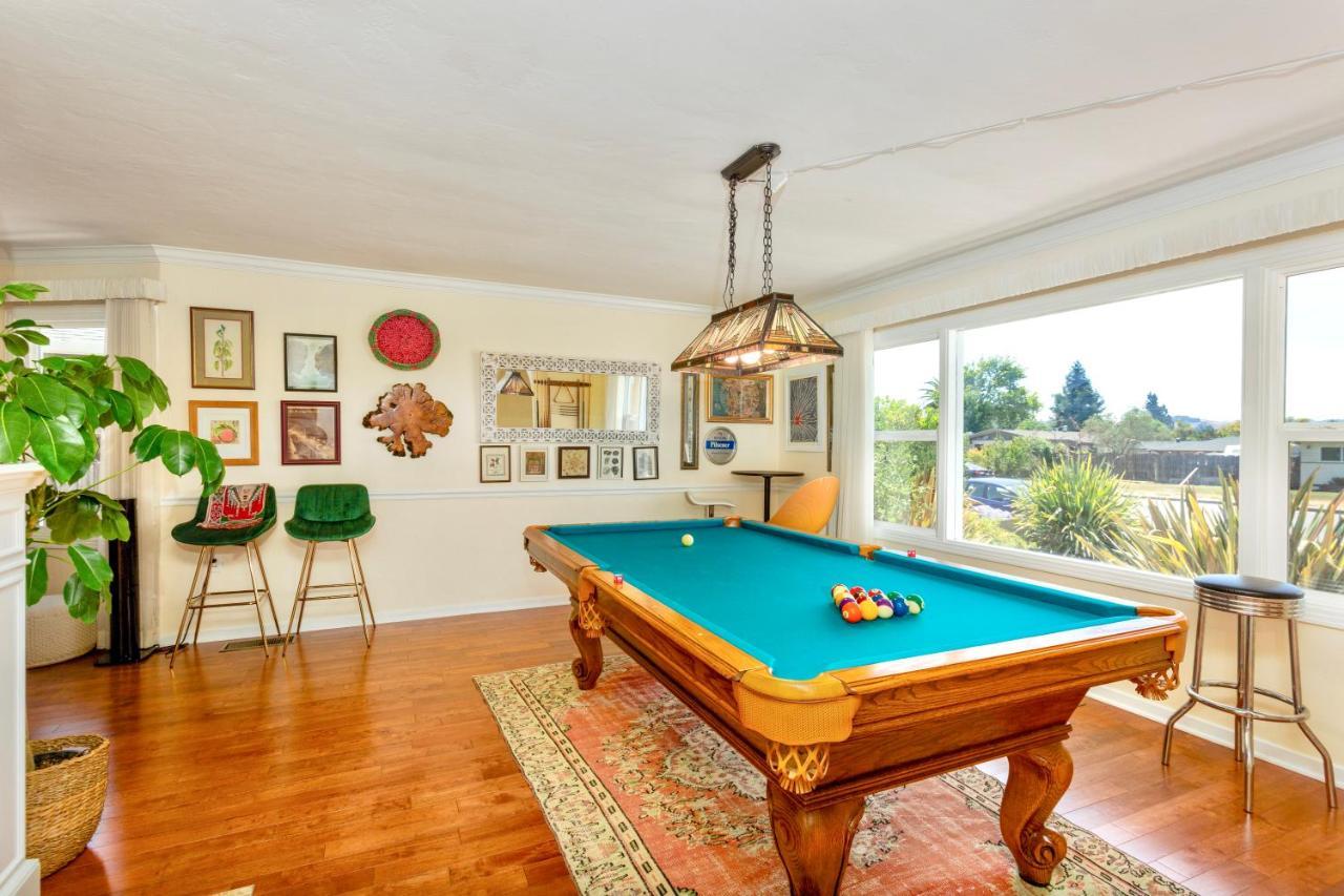Spacious Renovated Petaluma Home- Pool Table, Fire Pit, Parking מראה חיצוני תמונה