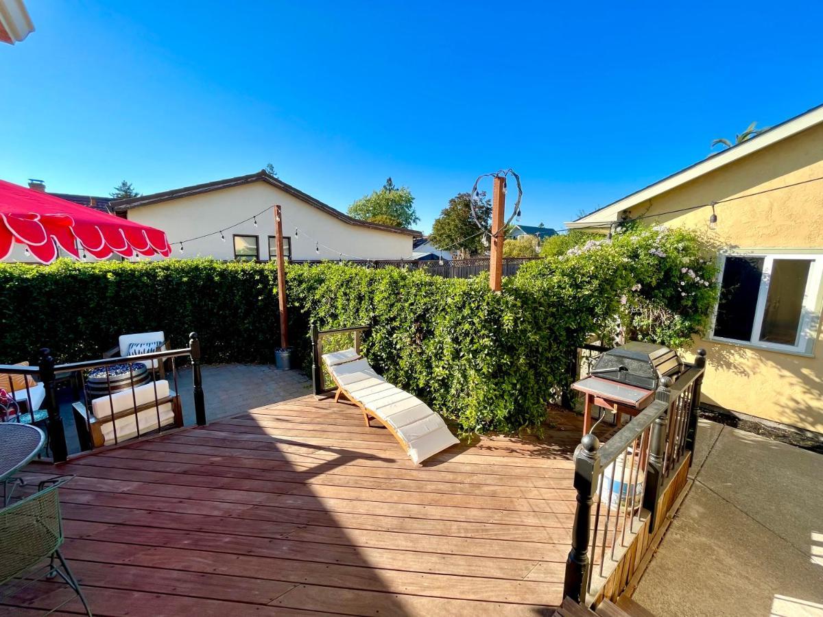 Spacious Renovated Petaluma Home- Pool Table, Fire Pit, Parking מראה חיצוני תמונה