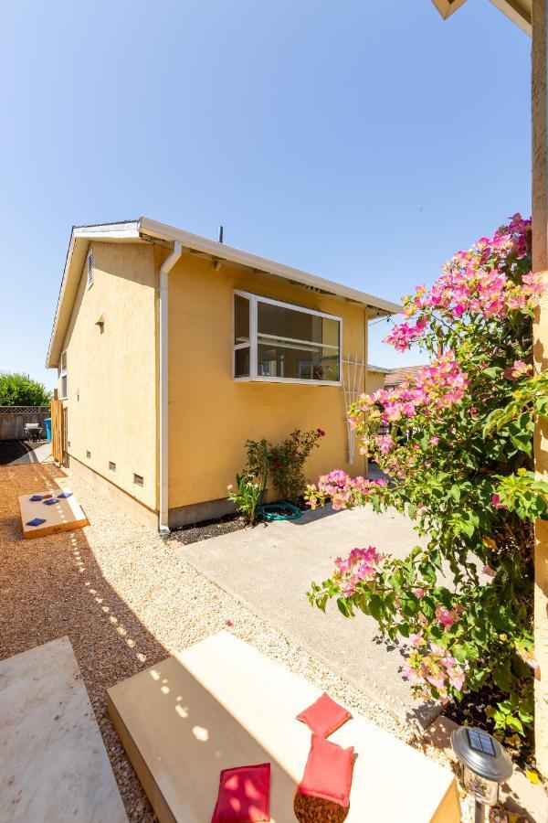 Spacious Renovated Petaluma Home- Pool Table, Fire Pit, Parking מראה חיצוני תמונה